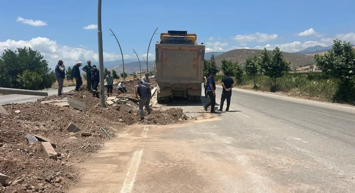 Hatay Topboğazı-Kırıkhan Yolunda Kaza Yapan Kamyonet Kaldırıldı